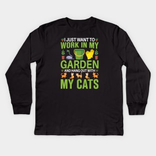 I just want to work in my garden and hang out with my cats Kids Long Sleeve T-Shirt